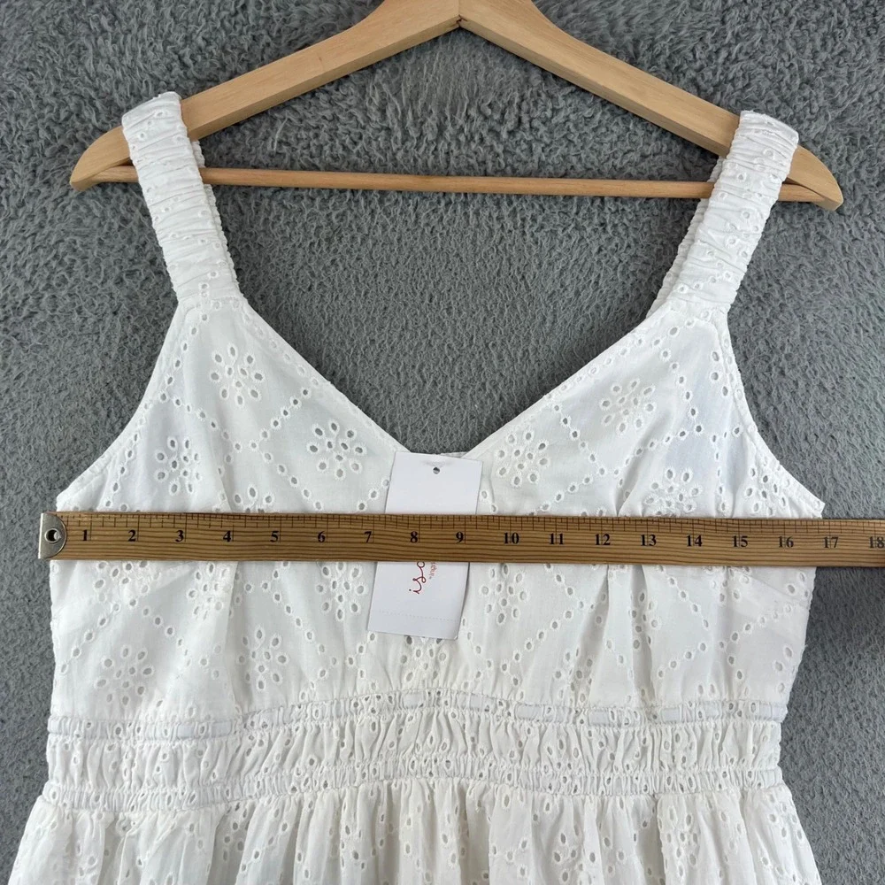 New Isabel by Ingrid & Isabel White Eyelet Maternity Maxi Dress V-Neck Smocked M - Picture 6 of 13